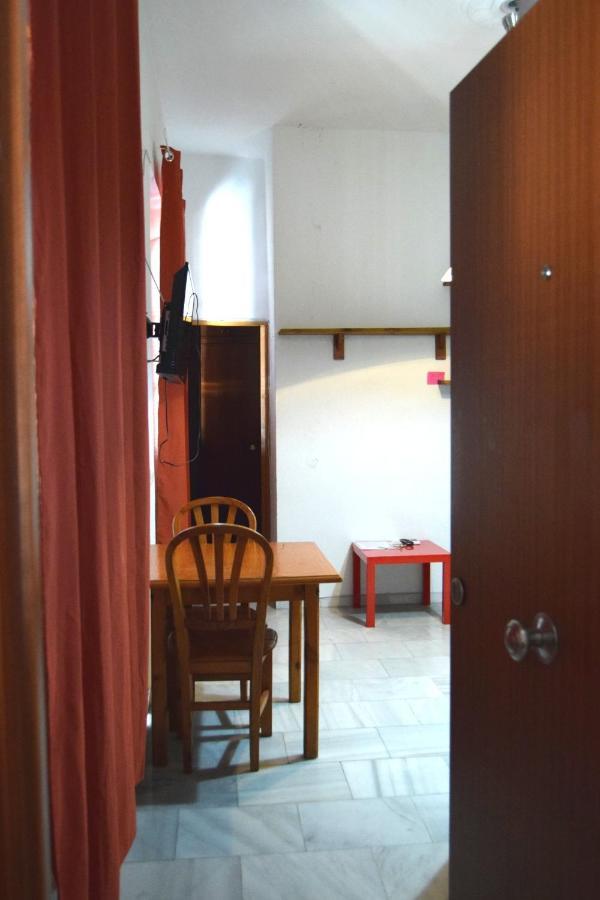 Apartamento Feria 2 Apartment Севиля Екстериор снимка